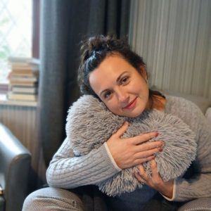 Оксана Юксель: Психолог, гештальт- и МАК-терапевт, коуч, квантовый расстановщик. Работа в интегративном подходе — помогаю быстро выявить скрытые причины трудностей и выйти на уровень внутренней свободы и гармонии.
