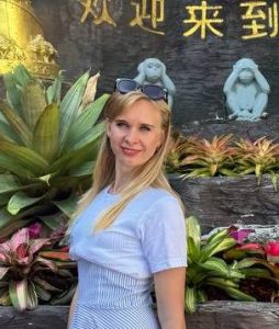 Iryna Bobrovnyk: Practicing Psychologist  Iryna Bobrovnyk is a practicing psychologist. She uses an integrative approach, specializing in systemic constellations, and works with the deep-seated causes of personal and family problems.