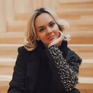 Анна Белецька: практикуючий психолог, коуч ICF, гештальт-терапевт, мак-терапевт, ігротерапевт, ведуча групових терапевтичних програм, інтегративний підхід. Допомога у пошуку важливих рішень, пошуку себе, встановленні контакту з собою та світом, розв’язанні внутрішніх конфліктів, виході з созалежності.